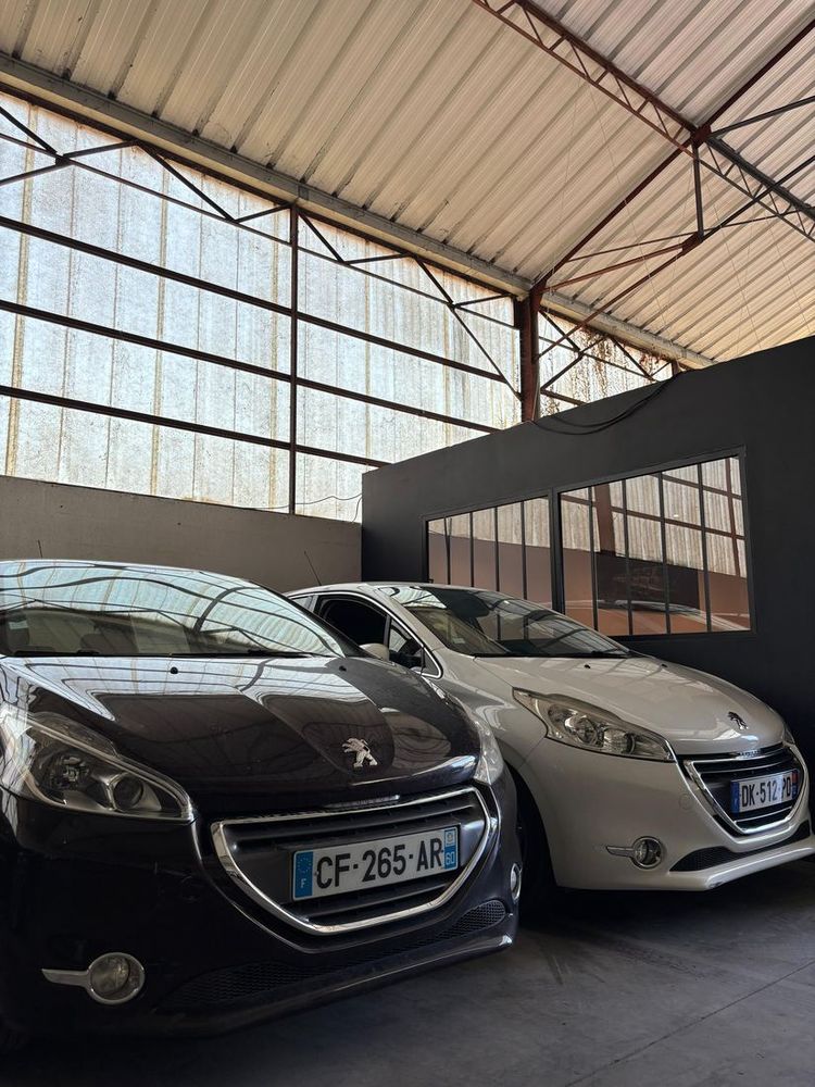 Peugeot 208 au showroom